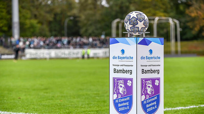 Der FC Eintracht Bamberg (violette Trikots) setzte sich im Viertelfinale des Toto-Pokals &uuml;berraschend mit 3:1 gegen den FC Schweinfurt 05 durch.