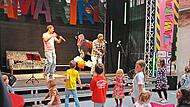 Die Pausenhof-Rapper brachten die Kinder zum Tanzen und rappen. Veronika Schadeck