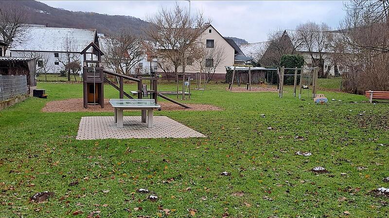 In die Spielplätze in Leutenbach (Foto) und Dietzhof sollen 35.000 Euro investiert werden.Forchheim & Fränkische Schweiz In die Spielplätze in Leutenbach (Foto) und Dietzhof sollen 35.000 Euro investiert werden.Forchheim & Fränkische Schweiz