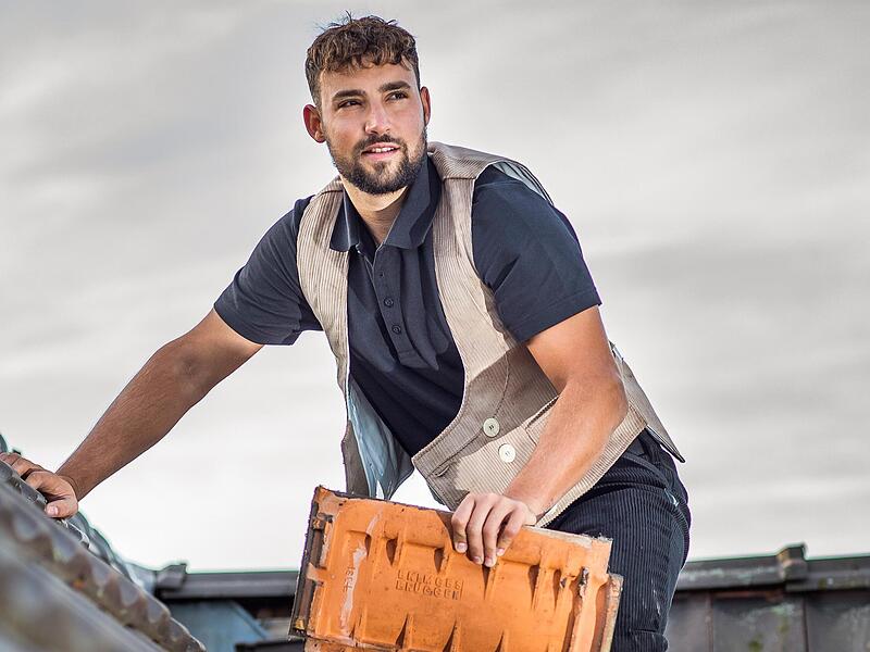 Das tolle Bild aus dem Fotokalender: Tarek Legat ist der Mister Handwerk des Jahres 2023.