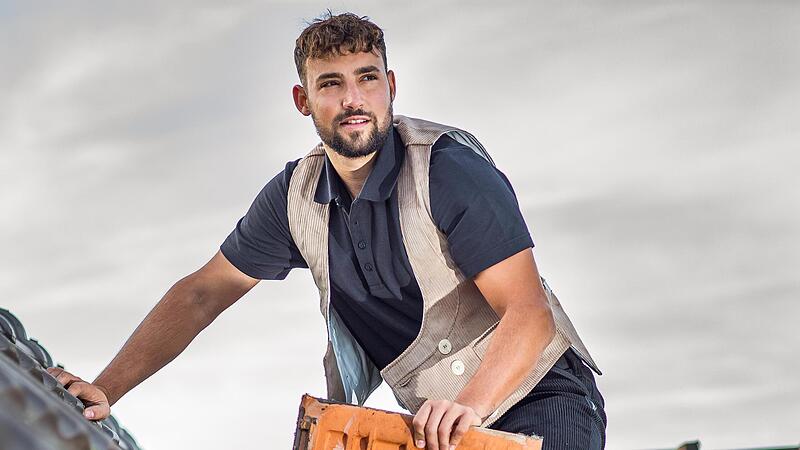 Das tolle Bild aus dem Fotokalender: Tarek Legat ist der Mister Handwerk des Jahres 2023.