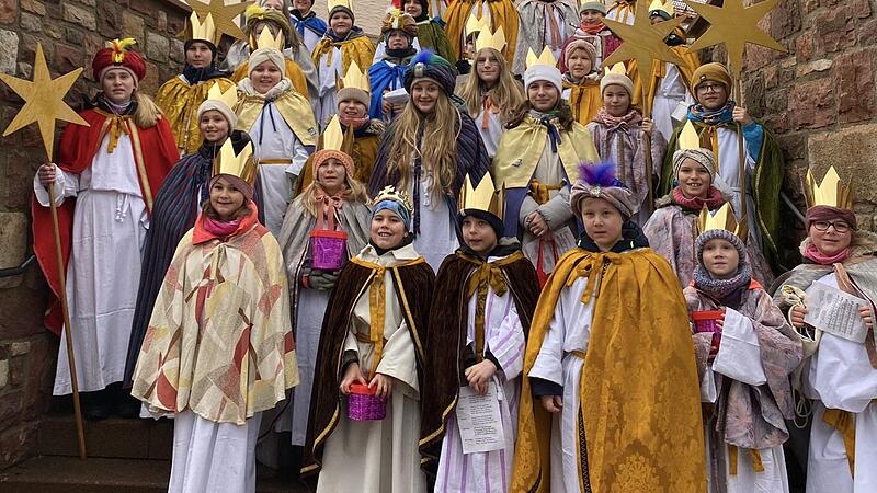 In Waldfenster waren 32 Kinder als Sternsinger in sechs Gruppen unterwegs.