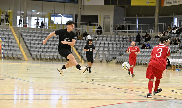 13 Teams wetteiferten am Sonntag in der HUK-Arena um die Tickets f&uuml;r die Futsal-Zwischenrunde.