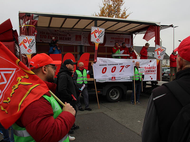 In Höchstadt gingen die Schaeffler-Mitarbeiter auf die Straße.Demonstration Schaeffler Höchstadt In Höchstadt gingen die Schaeffler-Mitarbeiter auf die Straße.