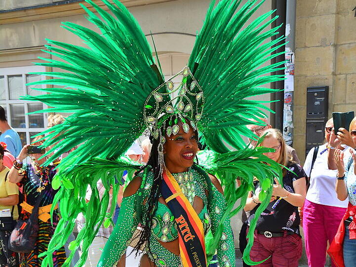 Mehrere Einsätze bei Samba-Festival - Mann mit illegaler Drohne erwischt Mehrere Einsätze bei Samba-Festival - Mann mit illegaler Drohne erwischt