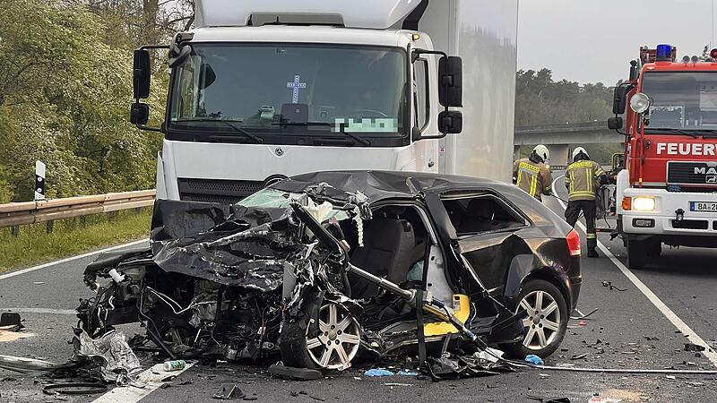 Am Mittwochmorgen (24.04.2024) kam es auf der B505 zwischen Bamberg-S&uuml;d und Pettstadt zu einem schweren Unfall mit einem Todesopfer.