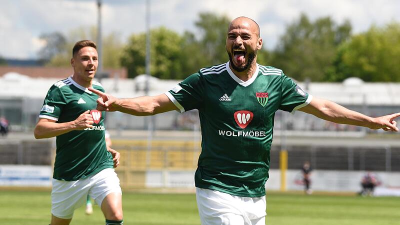 Der Schweinfurter Regionalliga-Spieler Adam Jabiri (rechts) hat eine marokkanische Mutter und einen spanischen Vater.