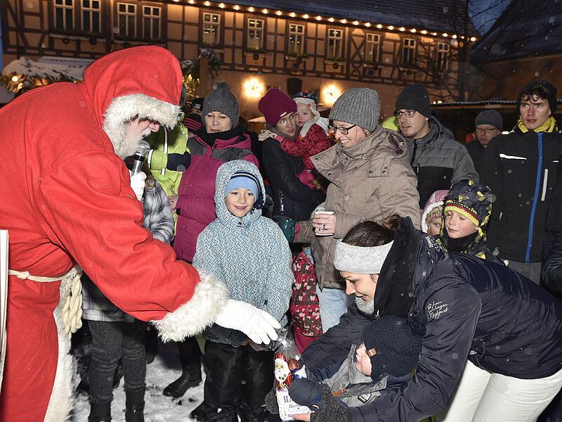 Auch der Nikolaus ist in Königsberg auf dem Marktplatz ein gern gesehener Gast.