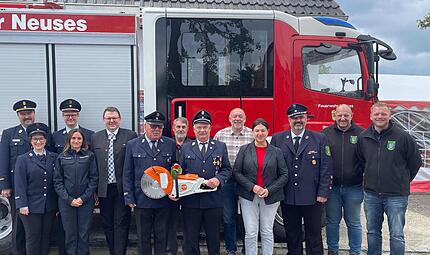 Der Feuerwehrverein &uuml;bergab einen neuen akkubetriebenen Trennschleifer an die Kommandantur. Mit dem modernen Ger&auml;t wird die technische Ausstattung der Wehr weiter verbessert.
