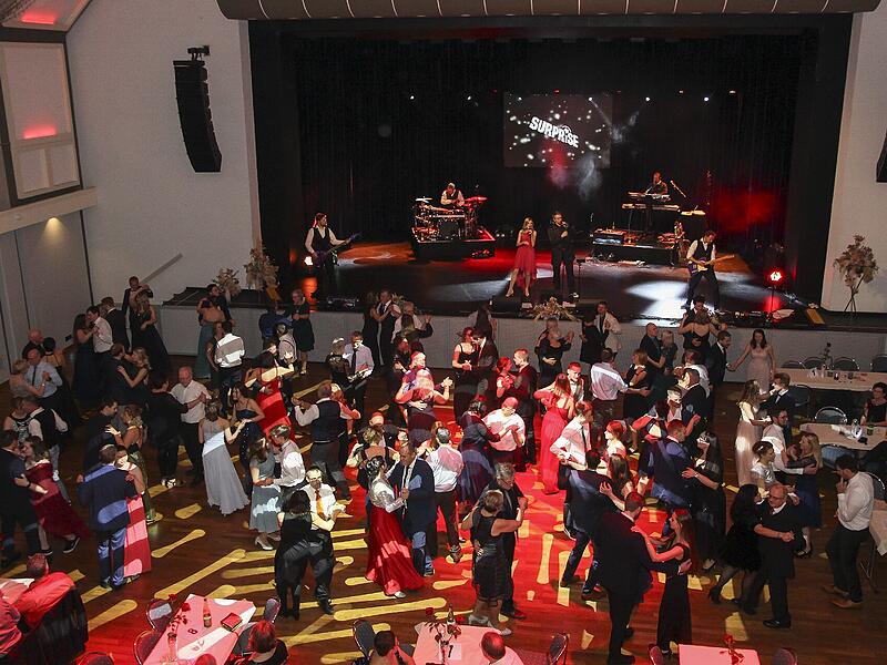 Beim Bauernball in der Kulmbacher Stadthalle tanzten und feierten die Gäste bis tief in die Nacht.2023 Kulmbacher Bauernball