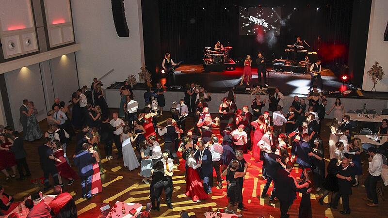 Beim Bauernball in der Kulmbacher Stadthalle tanzten und feierten die Gäste bis tief in die Nacht.2023 Kulmbacher Bauernball