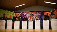 Ganz Geusfeld kennt die drei Junggesellen, die bei „Take me out“ an die Frau gebracht werden sollten – so waren die Lacher garantiert.