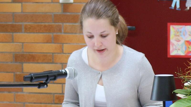 Jungautorin Natascha Kippes hat in der Grundschule Oberleichtersbach aus ihrem aktuellen Buch gelesen.