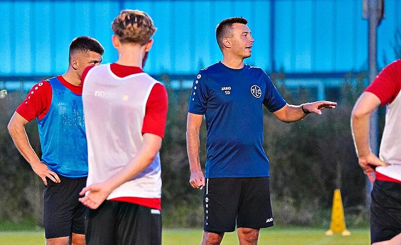 Dietz vom FC Lichtenfels Der Lichtenfelser Trainer Stefan Dietz will sich mit seinem Team so lange wie möglich in der Spitzengruppe der Bezirksliga halten.
