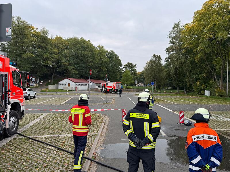 In diesem Laster ist eine ätzende Chemikalie ausgelaufen.Die schönsten Impressionen der 24-Stunden-Übung der Feuerwehr Herzogenaurach In diesem Laster ist eine ätzende Chemikalie ausgelaufen.