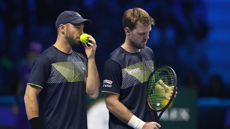 Stehen trotz Niederlage im Halbfinale der ATP-Finals: Kevin Krawietz (rechts) und Tim P&uuml;tz