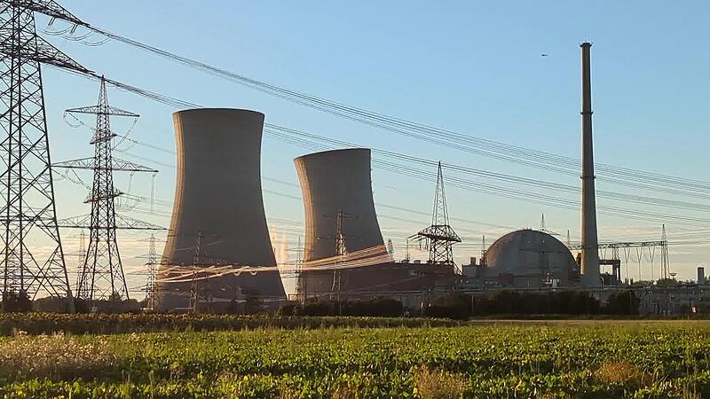 Sprengung der beidenKühltürme am AKW Grafenrheinfeld