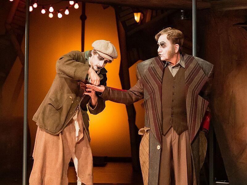 Als Neuinszenierung feierte "Die Dreigroschenoper" Premiere am Landestheater Coburg.