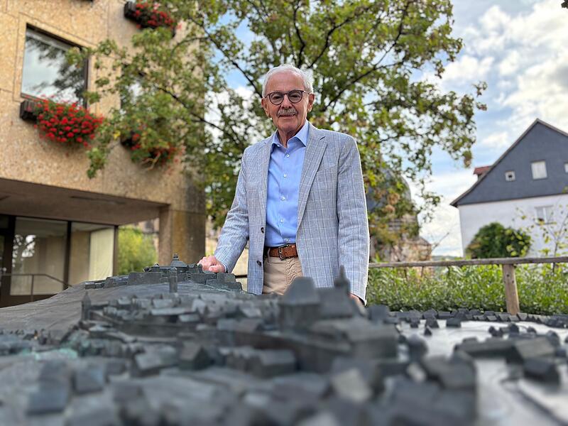 Manfred Raum war von 1990 bis 2008 erster B&uuml;rgermeister der Stadt Kronach. Jetzt wird ihm die Ehrenb&uuml;rgerschaft verliehen.