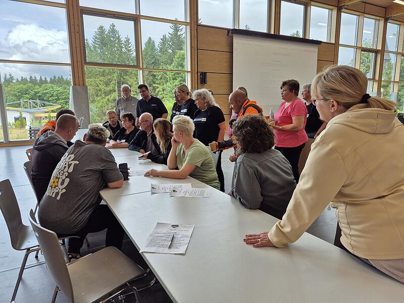 Dorfheldentour 2025 in Steinbach am Wald.Dorfhelden-Tour 2025 macht Halt in Steinbach am Wald.