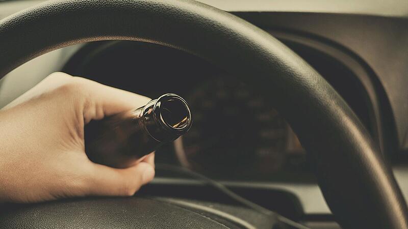 Trunkenheit im Verkehr - Fahrer bekommt F&uuml;hrerschein entzogen.