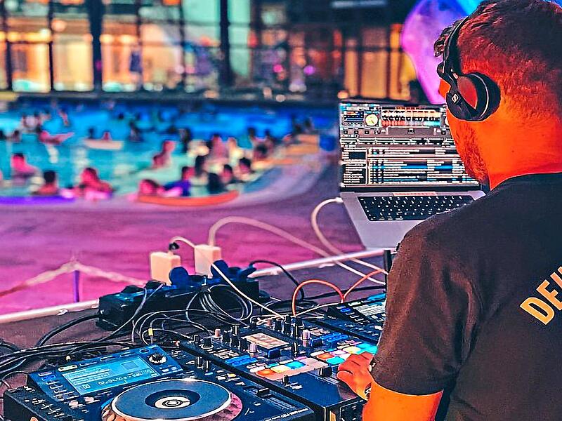 DJ Marc Pain und DJ Nitronic sorgen am 3. und 4. August im Thermen-Meer der Obermain Therme für sommerliche Beats. Obermain Therme DJ Marc Pain und DJ Nitronic sorgen am 3. und 4. August im Thermen-Meer der Obermain Therme für sommerliche Beats. Obermain Therme
