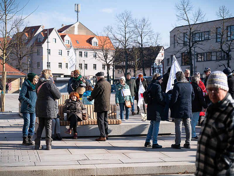 Die sch&ouml;nsten Impressionen von der Menschenkette der Omas gegen Rechts am 8. Februar in Forchheim.