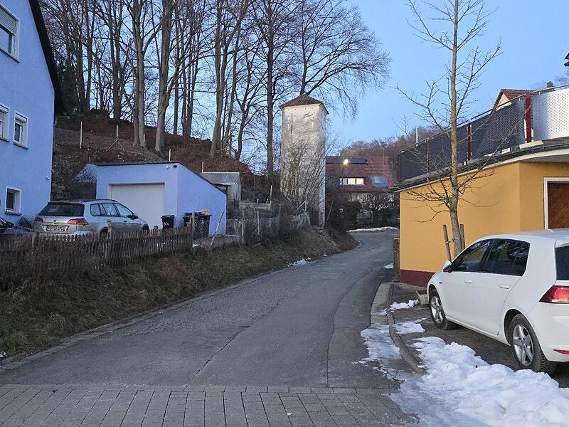 Am Ende dieser Häuser beginnt die geplante Erschließungsstraße in Hiltpoltstein.Forchheim & Fränkische Schweiz Am Ende dieser Häuser beginnt die geplante Erschließungsstraße in Hiltpoltstein.