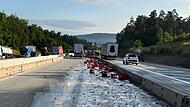 Bierkisten landen bei Lkw-Unfall auf A9 im Kreis Bayreuth