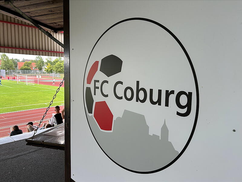Der FC Coburg als Nach-Nachfolgverein des VfB Coburg hat sich f&uuml;r die Veste als Bestandteil seines Logos entschieden. Beim beagten VfB war es noch der Coburger Mohr.