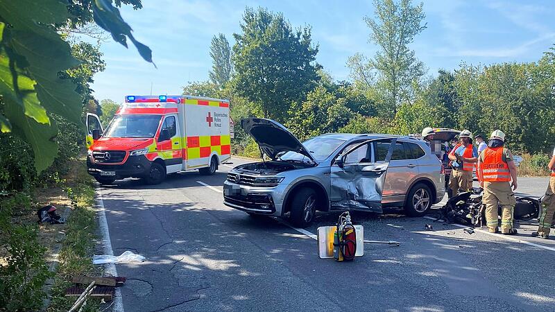 Ein Autofahrer hatte bei einem Wendemanöver am Donnerstag bei Zeil offenbar einen Motorradfahrer übersehen. Die Fahrzeuge stießen zusammen. Beide Beteiligte wurden bei den Unfall schwer verletzt.
