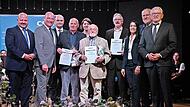 Die Jubiläumsveranstaltung bot auch Anlas für Ehrungen (von links): Holger Dremel, Thomas Firnstein, Staatsminister Albert Füracker, Jubilar Anton Lindner, Emmi Zeulner, Jubilar Oskar Götz, Jubilar Georg Bäumel, Susanne Bäumel, Roland Kauper und J...
