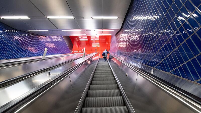 Rolltreppe in einer U-Bahn-Station in M&uuml;nchen