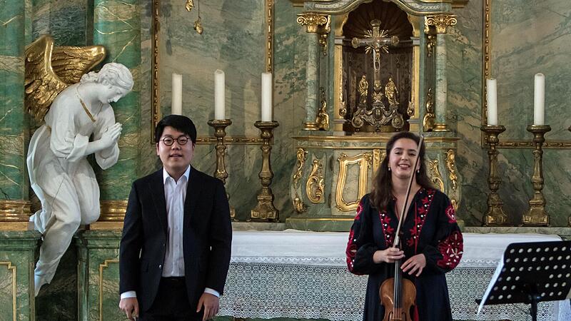 Reichlich Beifall gab es die Geigerin Mathilde Milwidsky und den Pianisten Sae Yoon Chon beim Duo-Abend in der Schlosskirche Tambach.