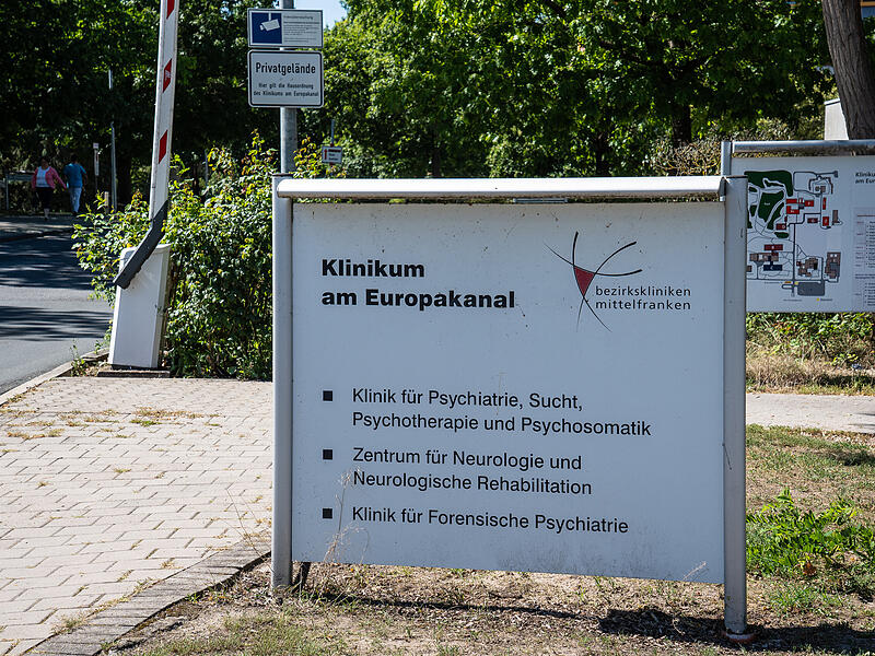 Medienberichten zufolge ist der damalige Amokläufer von Ansbach seit Samstag aus der psychiatrischen Klinik am Europakanal entkommen.