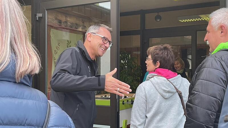 R&ouml;ttenbachs B&uuml;rgermeister Ludwig Wahl l&auml;sst es sich nicht nehmen, die Vertreter aller Ehren&auml;mter pers&ouml;nlich zur Feier zu begr&uuml;&szlig;en.