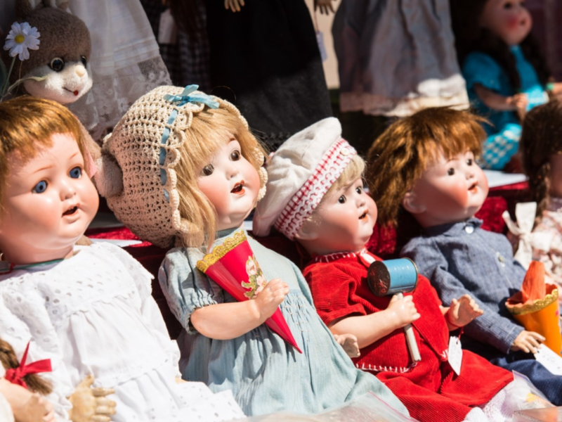 Puppen auf dem Antik- und Sammlermarkt Neustadt bei Coburg