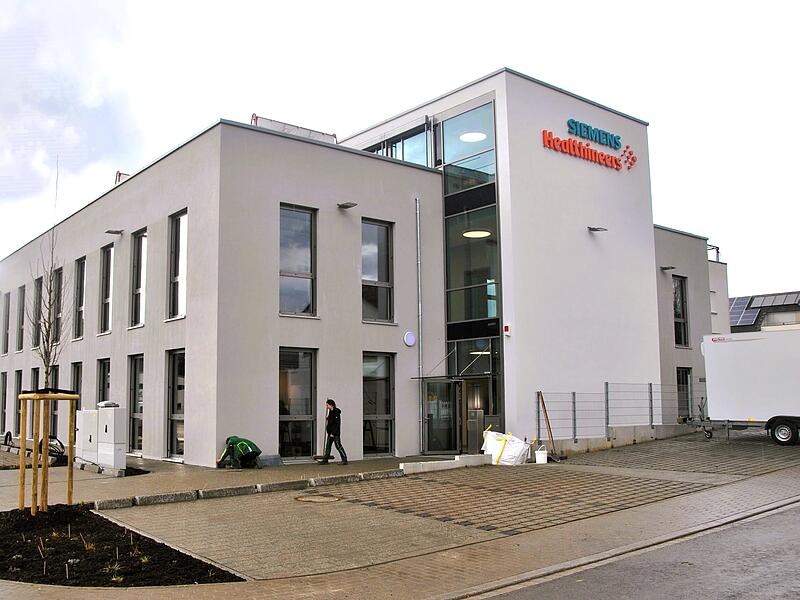 Der Bundesrat hat beschlossen, den gesetzlichen Mindesthebesatz zu erh&ouml;hen. In Erlangen-H&ouml;chstadt k&ouml;nnte sich dies vor allem auf die Gemeinde R&ouml;ttenbach und die dortigen Unternehmen, wie Siemens Healthineers, auswirken. Dort liegt der Hebesatz f&uuml;r Gewerbesteuer aktuell bei 230 Prozent.