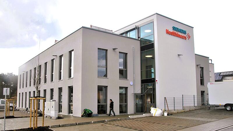 Der Bundesrat hat beschlossen, den gesetzlichen Mindesthebesatz zu erh&ouml;hen. In Erlangen-H&ouml;chstadt k&ouml;nnte sich dies vor allem auf die Gemeinde R&ouml;ttenbach und die dortigen Unternehmen, wie Siemens Healthineers, auswirken. Dort liegt der Hebesatz f&uuml;r Gewerbesteuer aktuell bei 230 Prozent.