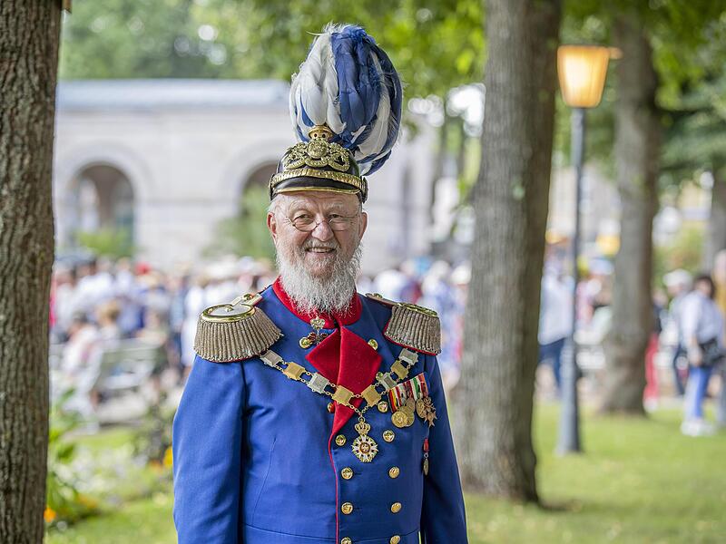 Von 1973 bis 2024 stellte Peter Krug historische Persönlichkeiten beim Rakoczy-Fest in Bad Kissingen dar. Gesundheitsbedingt hört er mit 78 Jahren jetzt auf.