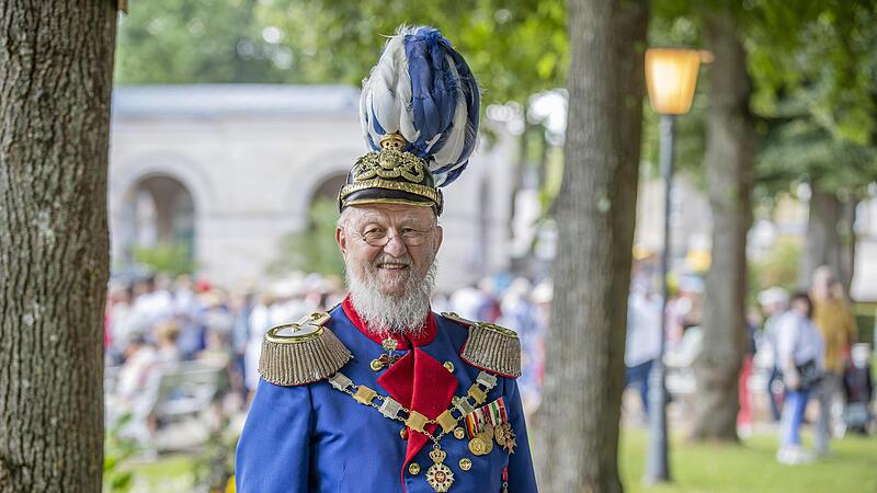 Von 1973 bis 2024 stellte Peter Krug historische Pers&ouml;nlichkeiten beim Rakoczy-Fest in Bad Kissingen dar. Gesundheitsbedingt h&ouml;rt er mit 78 Jahren jetzt auf.