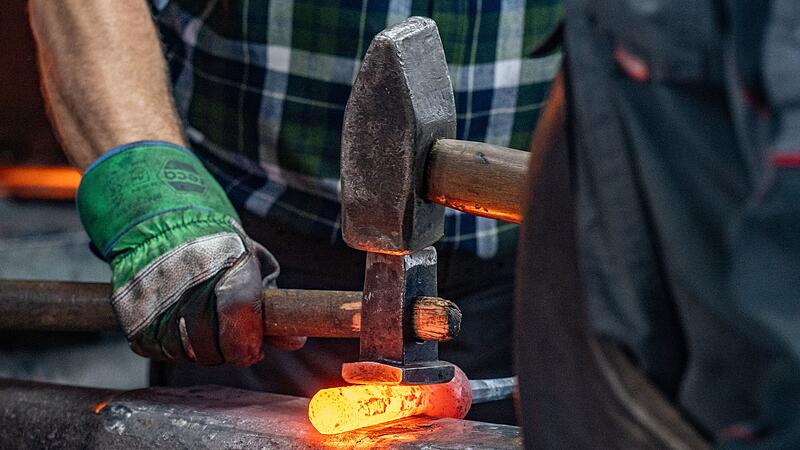 Produktion von Glockenkl&ouml;ppeln