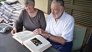 Margarete und Georg Walcher erinnern sich gerne an die Taufe ihrer armenischen Patenkinder in Höchstadt.