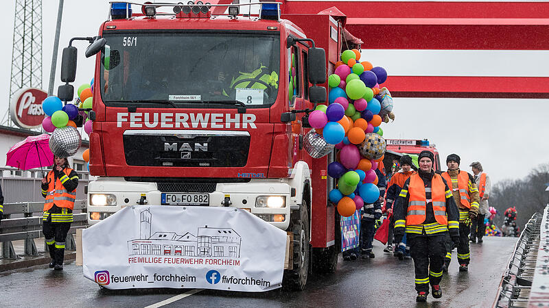 Der Faschingsumzug in Forchheim 2024: ein buntes Spektakel für tausende Zuschauer.