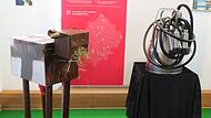 Das Tauschobjekt – die Melkmaschine von 1960 und links das Objekt der Kita Paradieso. Das Tauschobjekt – die Melkmaschine von 1960 und links das Objekt der Kita Paradieso.