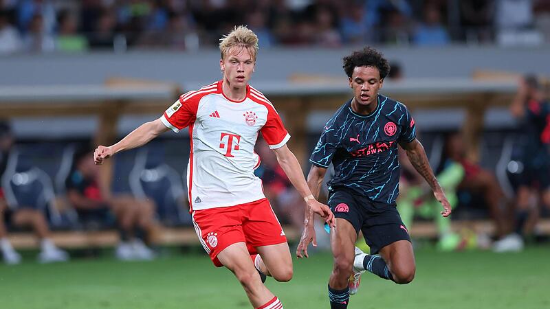 Lichtblick auf dem linken Fl&uuml;gel: Frans Kr&auml;tzig (am Ball, gegen Manchesters Rico Lewis) &uuml;berzeugte bei seinem Profi-Deb&uuml;t.