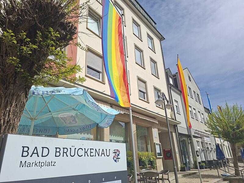 Regenbogenflagge Rathaus Bad Br&uuml;ckenau: Stadtrat diskutiert