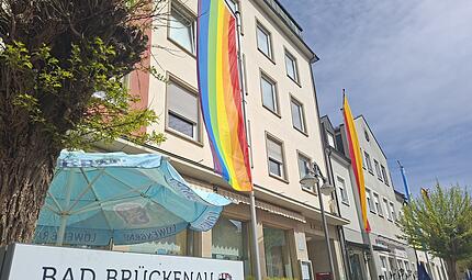 Regenbogenflagge Rathaus Bad Br&uuml;ckenau: Stadtrat diskutiert