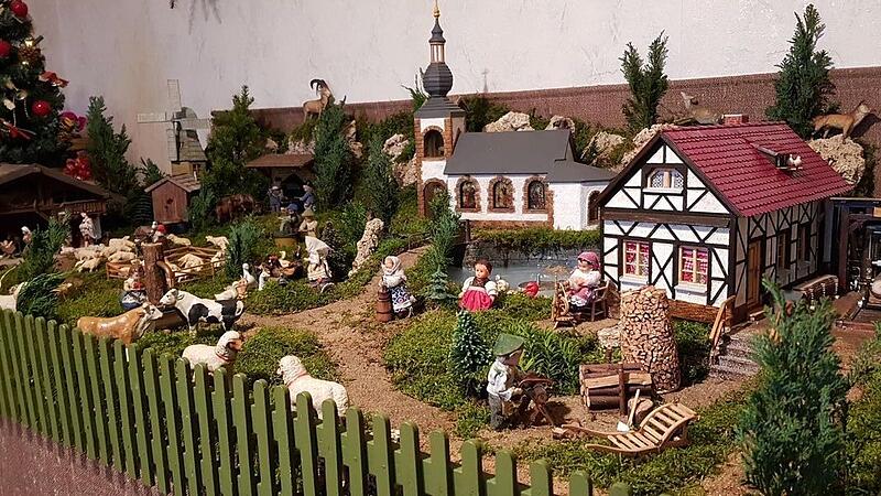 Alles Marke Eigenbau ist die Krippe von Kilian Schechtel aus Reuth. Wasserrad, Springbrunnen, Spinnerin – ganz viel ist hier in Bewegung.Forchheim & Fränkische Schweiz
