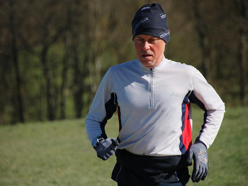 Strahlender Sonnenschein, aber nur niedrige Plusgrade erwartete die L&auml;ufer beim 19. Obermain-Marathon rund um Bad Staffelstein. Die Marathon-Strecke f&uuml;hrte wieder an den beiden Wahrzeichen der Kurstadt, dem Kloster Banz und der Basilika Vierzehnheiligen vorbei.